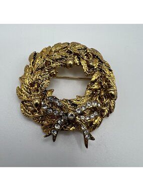Monet Gold-Tone Christmas Wreath Brooch With Rhinestone Bow Accents Vintage Holi